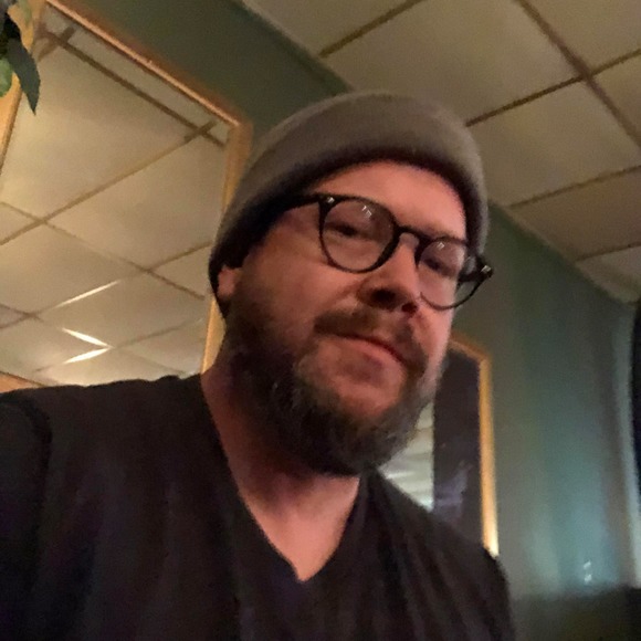 Profile Picture of Justin Schaefer (@justinschaef636) on Poshmark