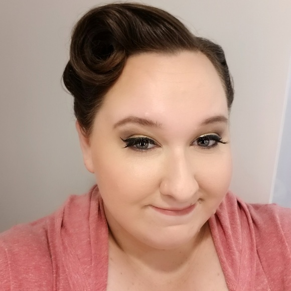 Profile Picture of Kristen Agacinski (@krissycat279) on Poshmark