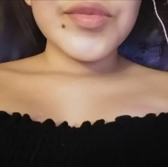 Profile Picture of Faith Tobie (@faithtobie__) on Poshmark