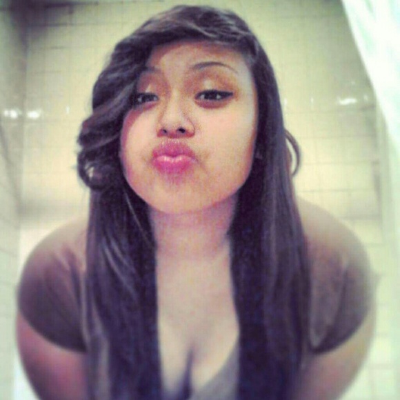 Profile Picture of Evangelina Carpintero (@evita98) on Poshmark