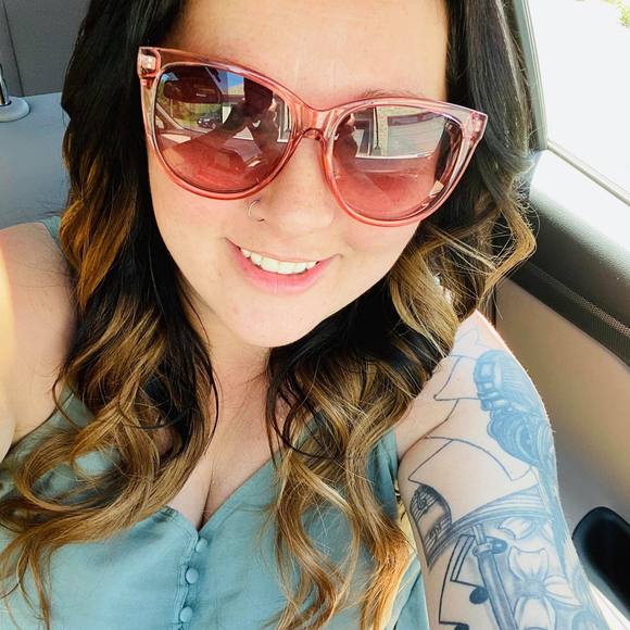 Nadia Duguay - Poshmark Profile Picture of Nadia Duguay (@dorice_22) on Poshmark