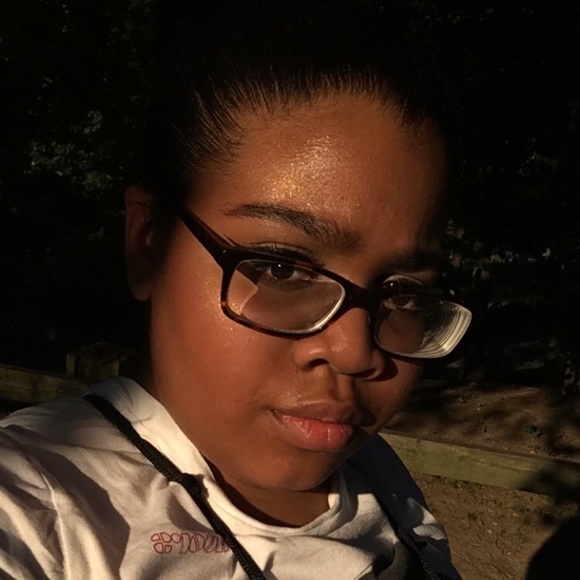 Profile Picture of Ariel Nolan (@ariel_nolan) on Poshmark