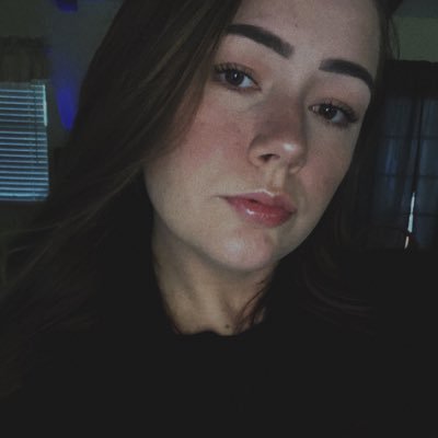 Profile Picture of 𝔟𝔦𝔱𝔠𝔥 (@HannahEngland3) on Twitter