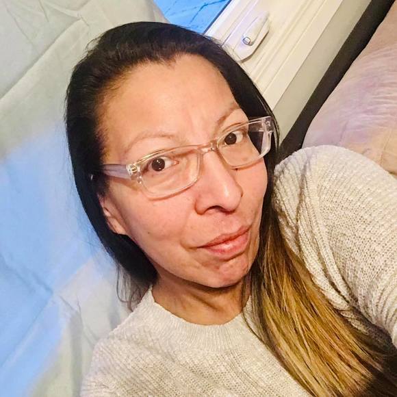 Profile Picture of Samantha Omeasoo (@samedm1974) on Poshmark