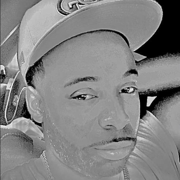 Profile Picture of Jason Mallett (@jbaby1982) on Poshmark