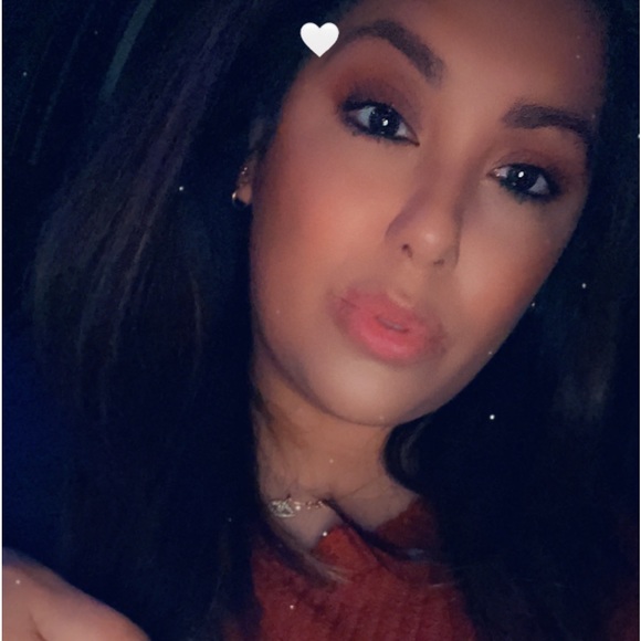 Profile Picture of Patricia Amparano (@amparanop88) on Poshmark