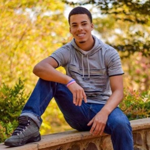 Profile Picture of Blake Awkard (@awkard0124) on Poshmark