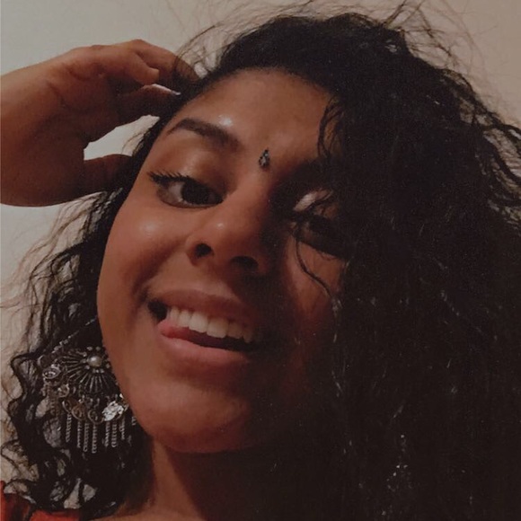 Profile Picture of Veronica Goveas (@govever70) on Poshmark