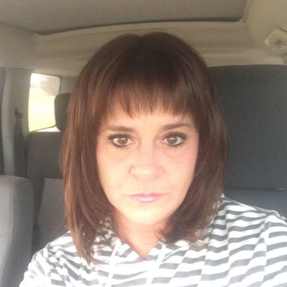 Profile Picture of Michelle Applegate-sepulveda (@sepulvedatink) on Poshmark