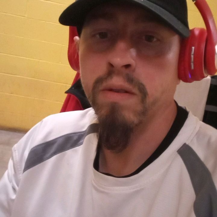 Profile Picture of friedgreyfish69 (@jamessharkey6) on Tiktok