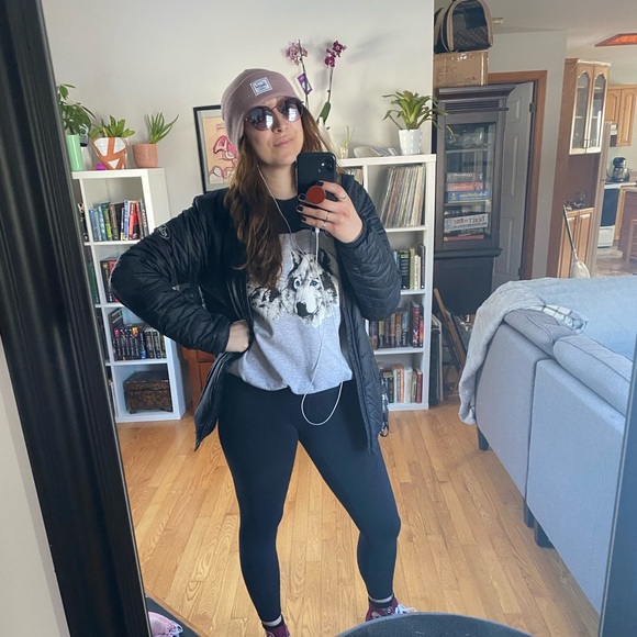 Profile Picture of Nadia Servent (@nadiaservent) on Poshmark