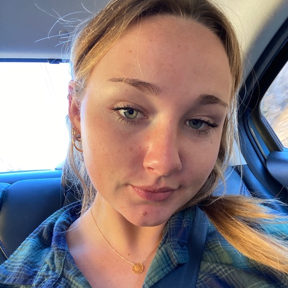 Profile Picture of Alannah Cetti (@alannahcetti) on Poshmark