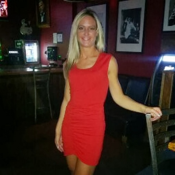 Profile Picture of Lyndsey Fibus (@lyndseyjf) on Poshmark