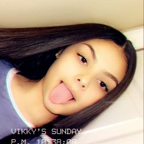 Profile Picture of Viktoria Manzera (@vikkym) on Poshmark