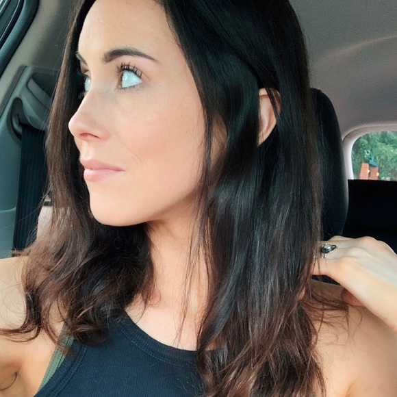 Profile Picture of Sarah Jewels-plesset (@sarahjewelsa) on Poshmark