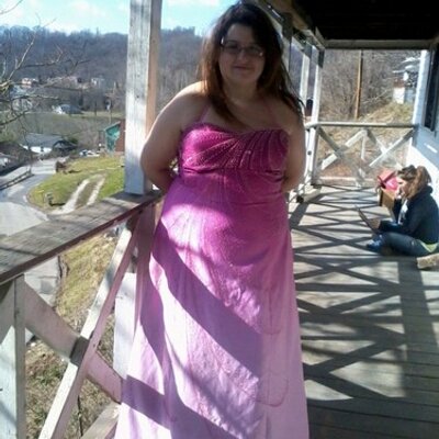 Profile Picture of Amanda  Counts (@_counts) on Twitter