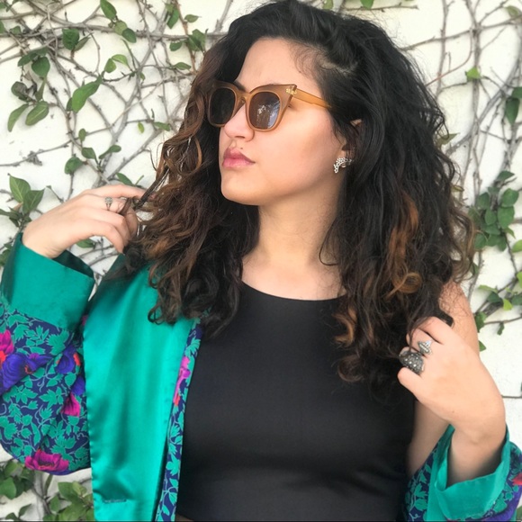 Profile Picture of Debora Bezerra (@dailydeb) on Poshmark