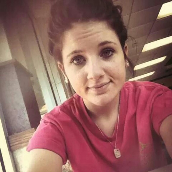 Profile Picture of Ashley Tuell (@moemoe122953) on Poshmark