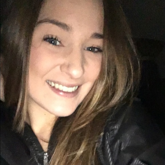 Profile Picture of Alexandra Lafont (@alexlafont1) on Poshmark