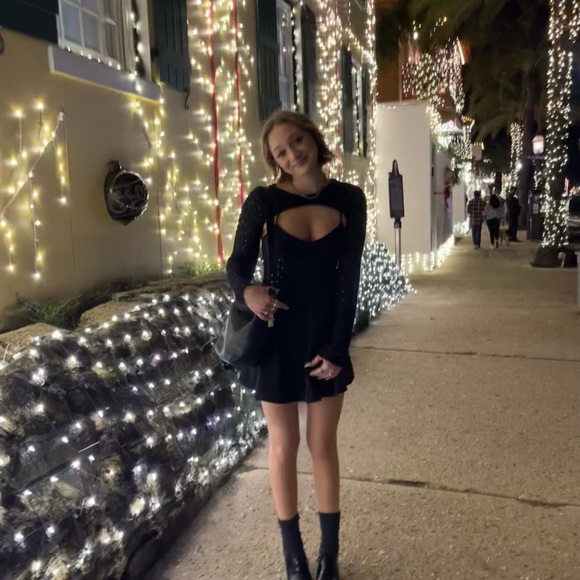 Profile Picture of Jo Maxwell (@jomaxwell) on Poshmark