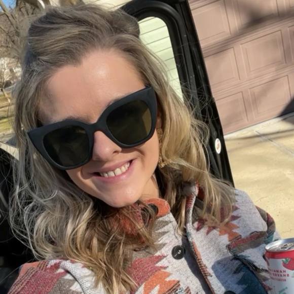 Profile Picture of Courtney Scheurich (@preemie) on Poshmark