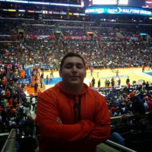 Profile Picture of Rudy Jimenez (@rudyjimenez975) on Poshmark