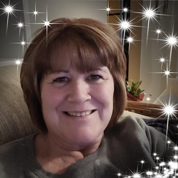 Profile Picture of Liz Gromko (@lizgromko) on Poshmark