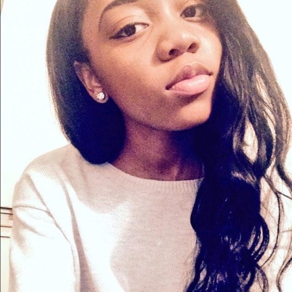 Profile Picture of Alexis Haire (@lexieekyara) on Poshmark