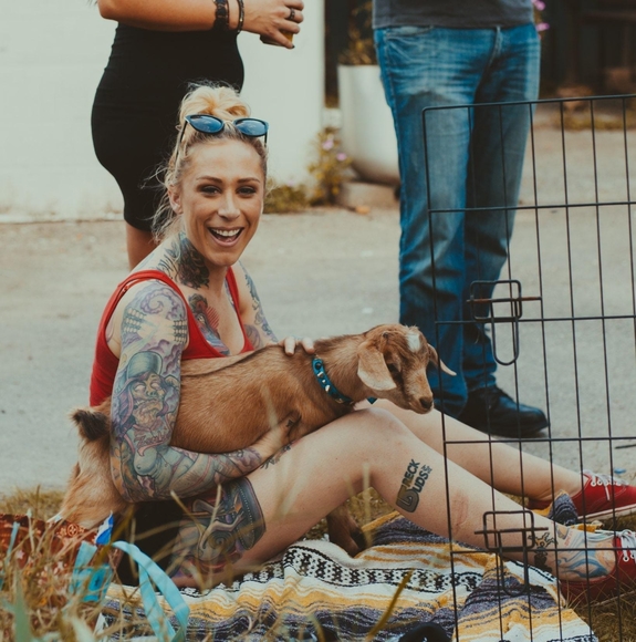 Profile Picture of Cassandra Thompson (@casstacular) on Poshmark