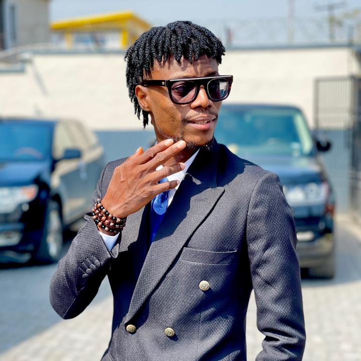 Profile Picture of Robert Esiri (@robertesiri) on Tiktok