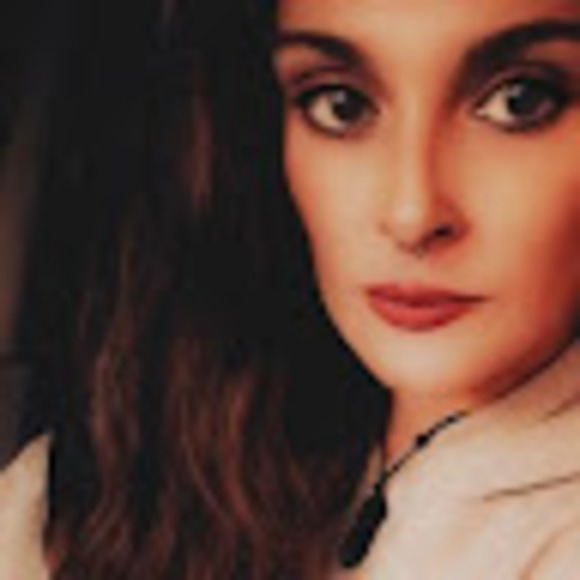 Profile Picture of Danielle Weinel (@danielleweinel) on Poshmark