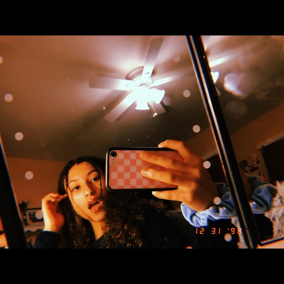 Profile Picture of Emma Steele (@emmashoppp) on Poshmark