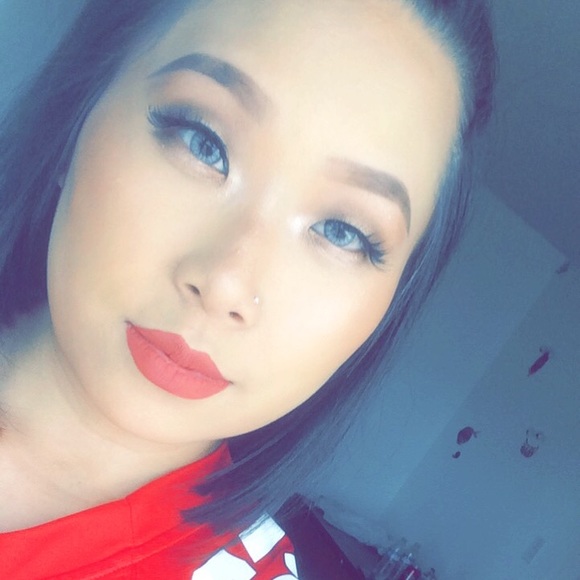 Profile Picture of Rose Lee (@xoxoroyalbeauty) on Poshmark