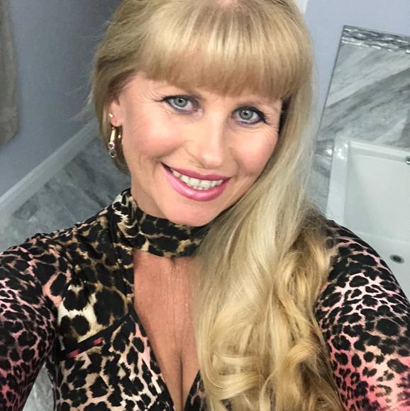 Profile Picture of Robin Thomas-rubin (@robbiedoll68) on Poshmark