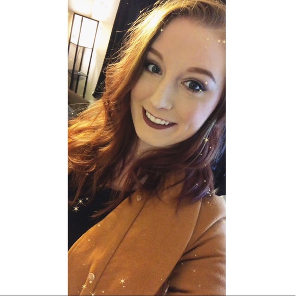 Profile Picture of Lisa Bogart (@cherryxbomb44) on Poshmark