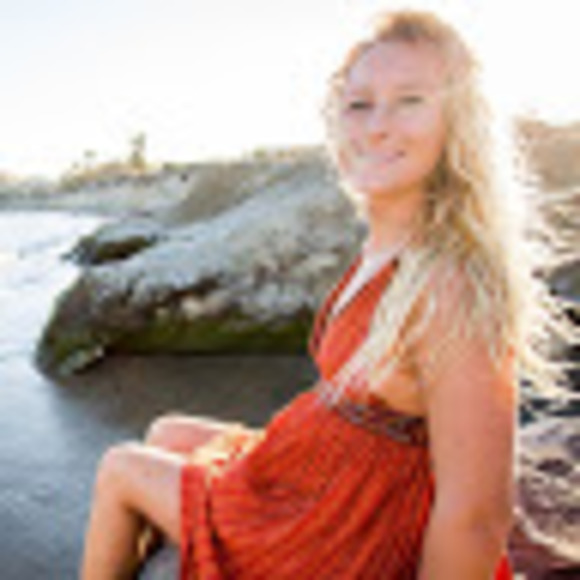 Profile Picture of Lauren Latour (@laurenlatour4) on Poshmark