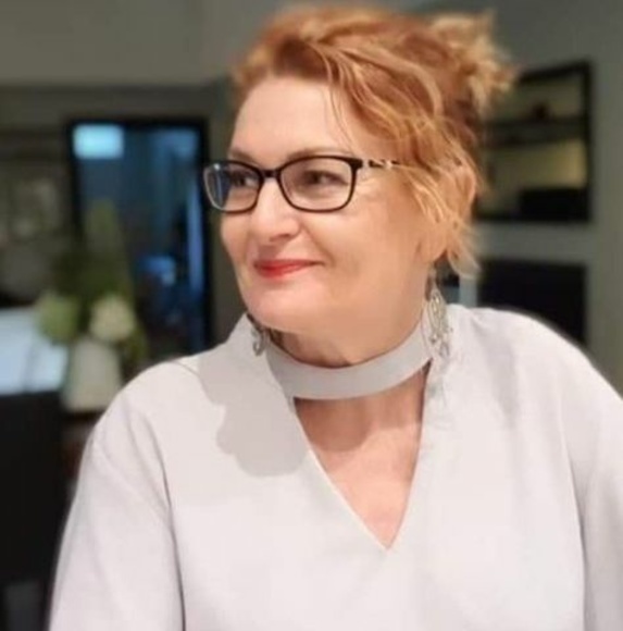 Profile Picture of Jo Horton (@johorton) on Poshmark