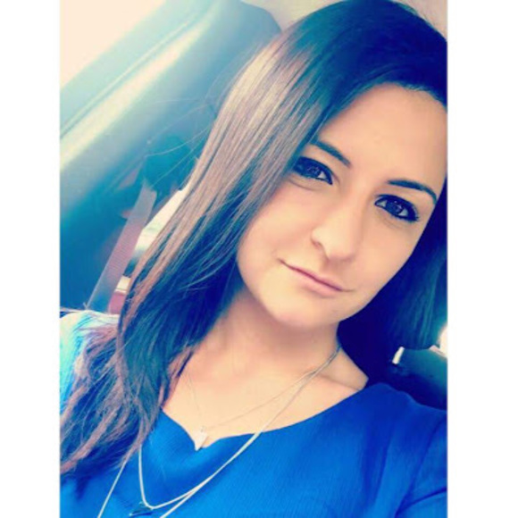 Profile Picture of Nicole Botjer (@nbotjer8) on Poshmark