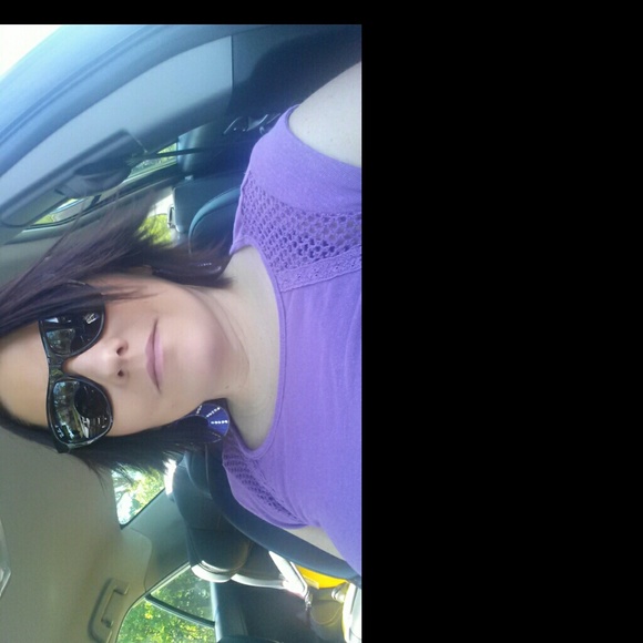 Profile Picture of Beverly Holden (@bevey03) on Poshmark