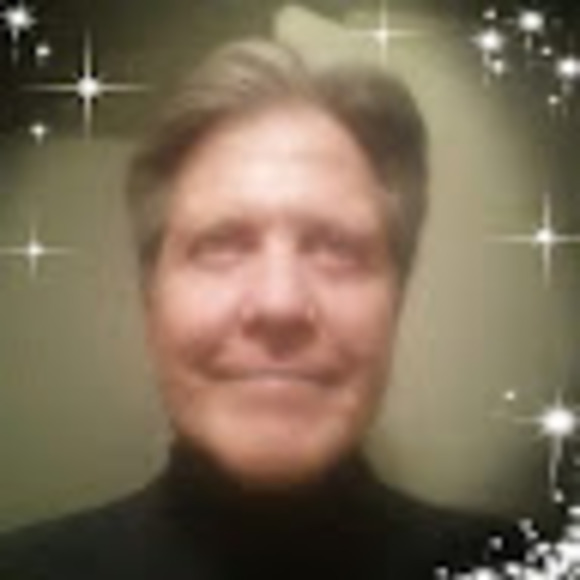 Profile Picture of David Aronek (@aronekdavid11) on Poshmark