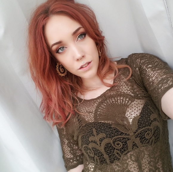 Profile Picture of Shawna Goettsche (@shawnagucci) on Poshmark