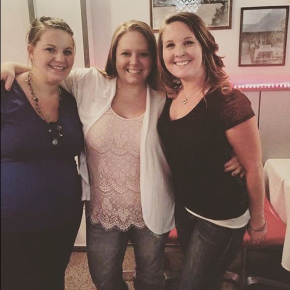 Profile Picture of Kaylee Cohenour (@mrscohenour16) on Poshmark