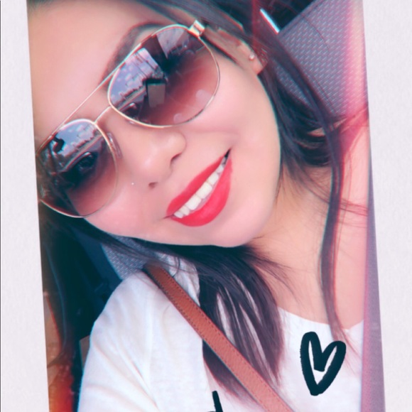 Profile Picture of Ginnabah Belone (@yazzieginnabah) on Poshmark