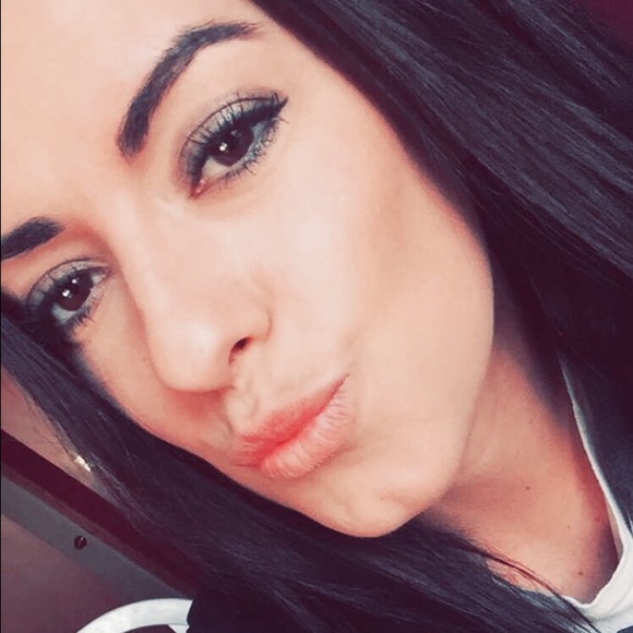 Profile Picture of Sara Istogu (@saraistogu) on Poshmark