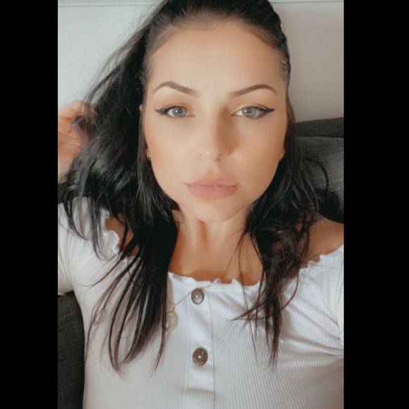 Profile Picture of Mira Ponjevic sabic (@mirasabic) on Poshmark