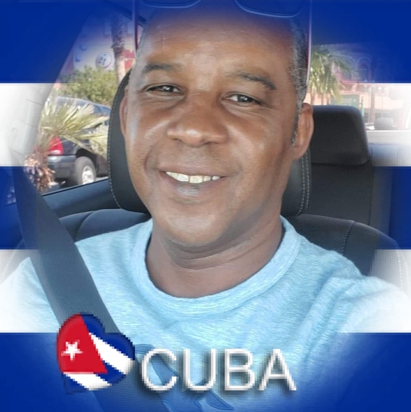 Profile Picture of Alex Oviedo (@cocotero03) on Poshmark