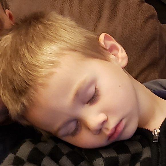 Profile Picture of Sarah Boogerd (@sboogerd) on Poshmark