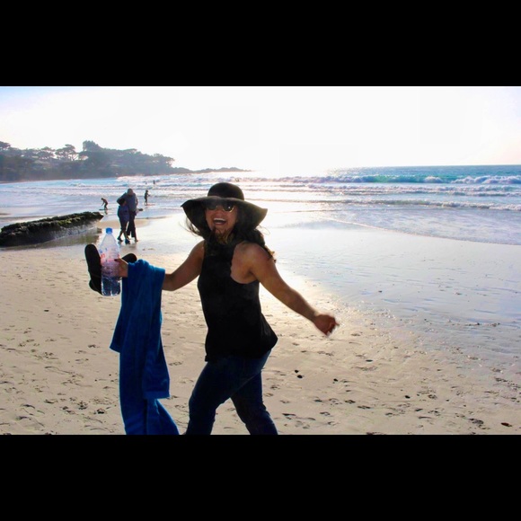 Profile Picture of Laura Labombarda (@laurabethh) on Poshmark