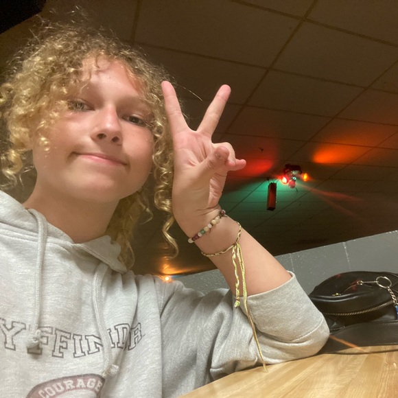 Profile Picture of Lorelei Anderson (@loreleiii_iii) on Poshmark