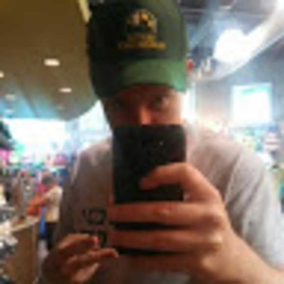 Profile Picture of Thomas Bay (@tbay2000) on Poshmark